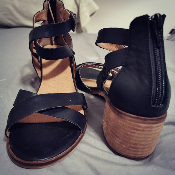 chunky heel gladiator sandals - Picture 3 of 3